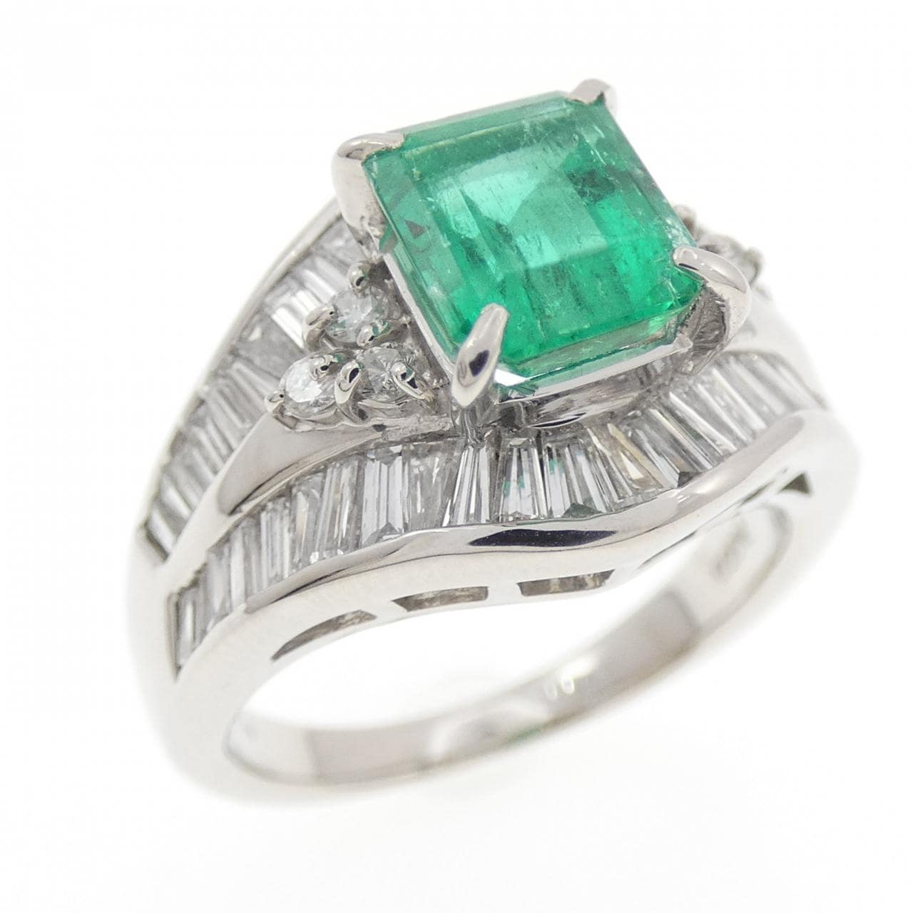 PT900 エメラルド リング 1.65CT