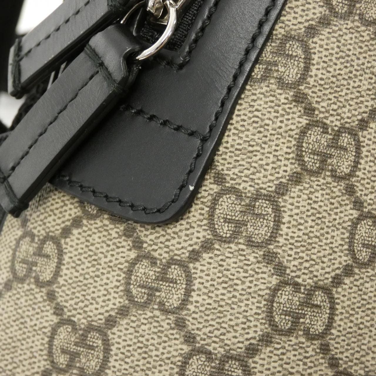 Gucci 429020 KLQAX双肩包