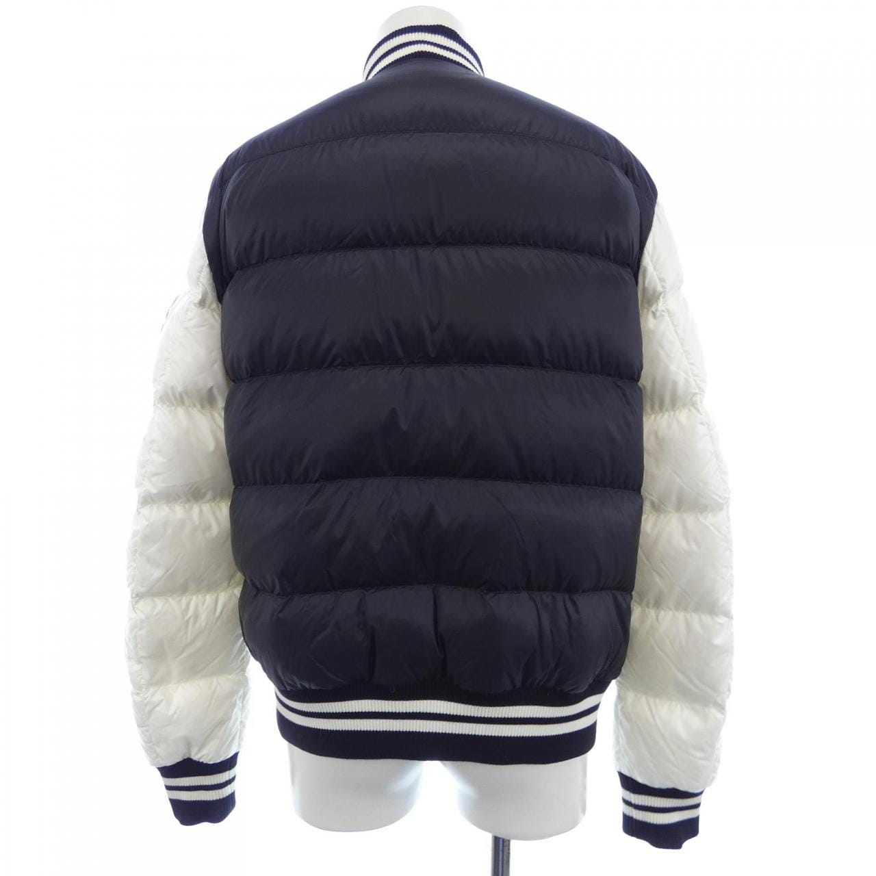 モンクレール MONCLER ダウンジャケット