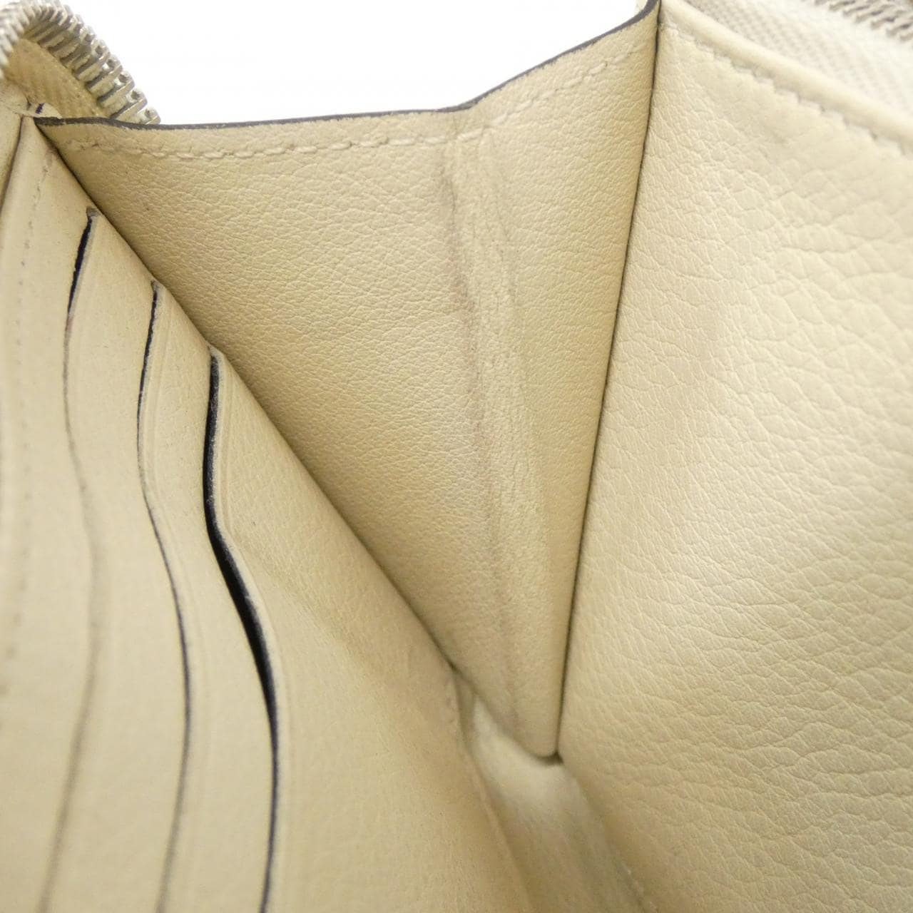 ルイヴィトン マヒナ ジッピー ウォレット M61869 財布