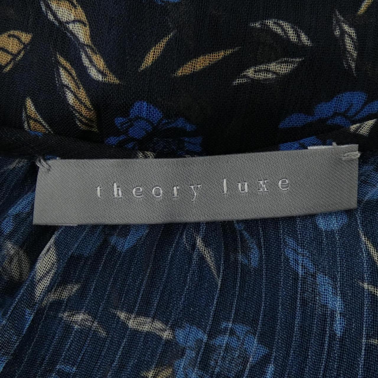 セオリーリュクス Theory luxe トップス