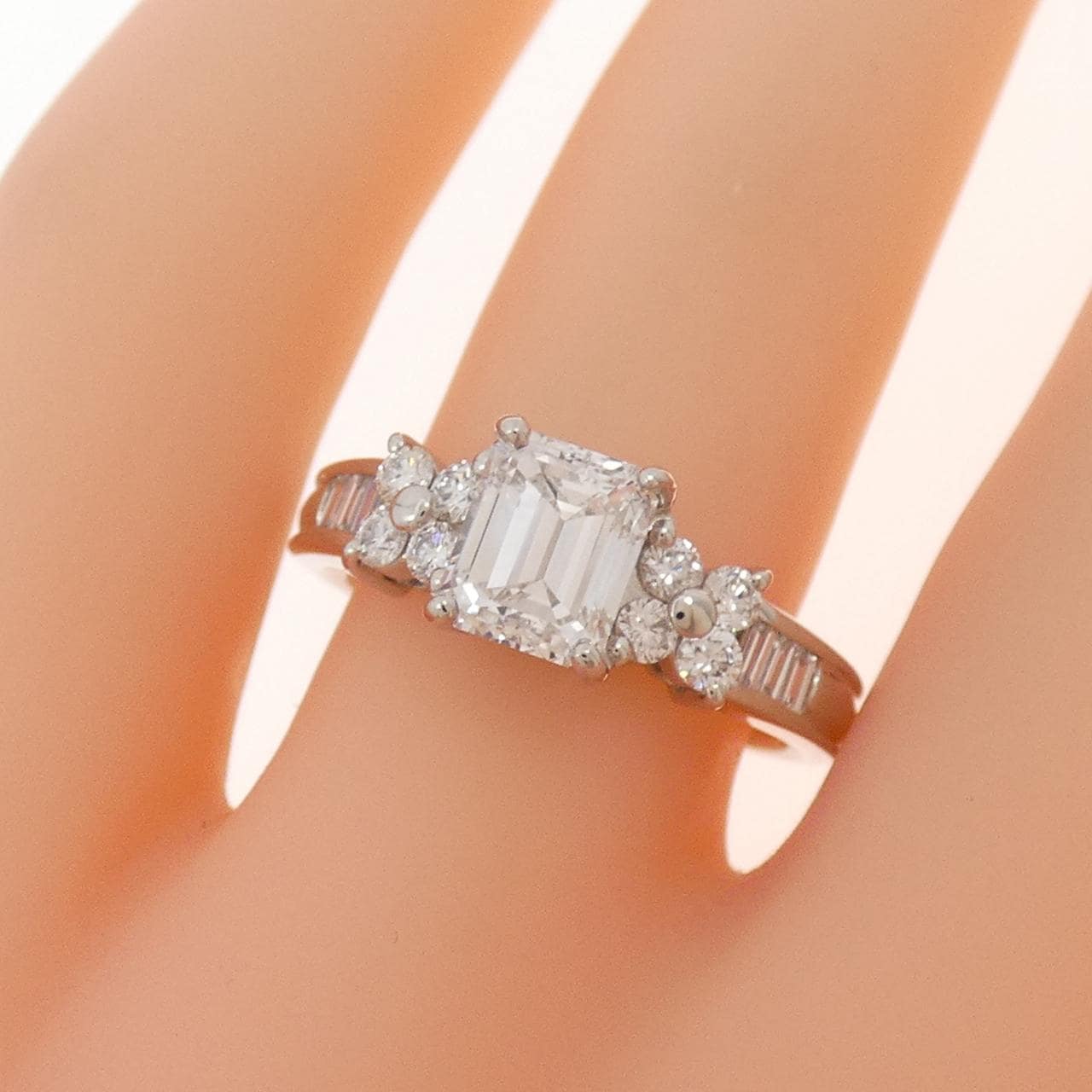 【リメイク】PT900 ダイヤモンド リング 1.091CT E VS1 エメラルドカット