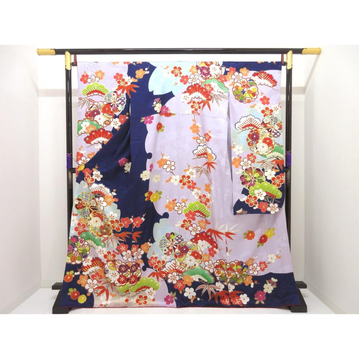 振袖　友禅金彩加工　刺繍入り