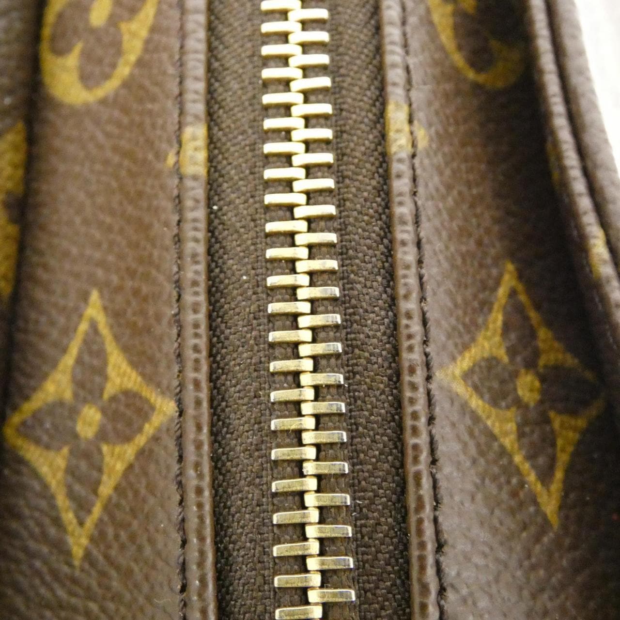 ルイヴィトン モノグラム ヴィバ シテ MM M51164 ショルダーバッグ
