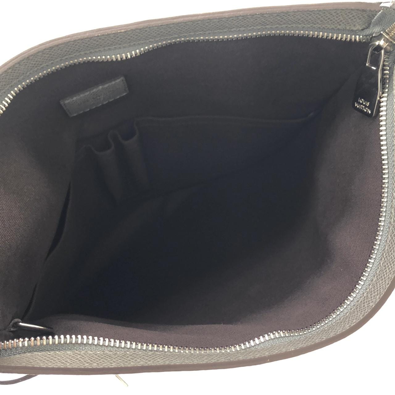 ルイヴィトン タイガ サシャ M32630 ショルダーバッグ