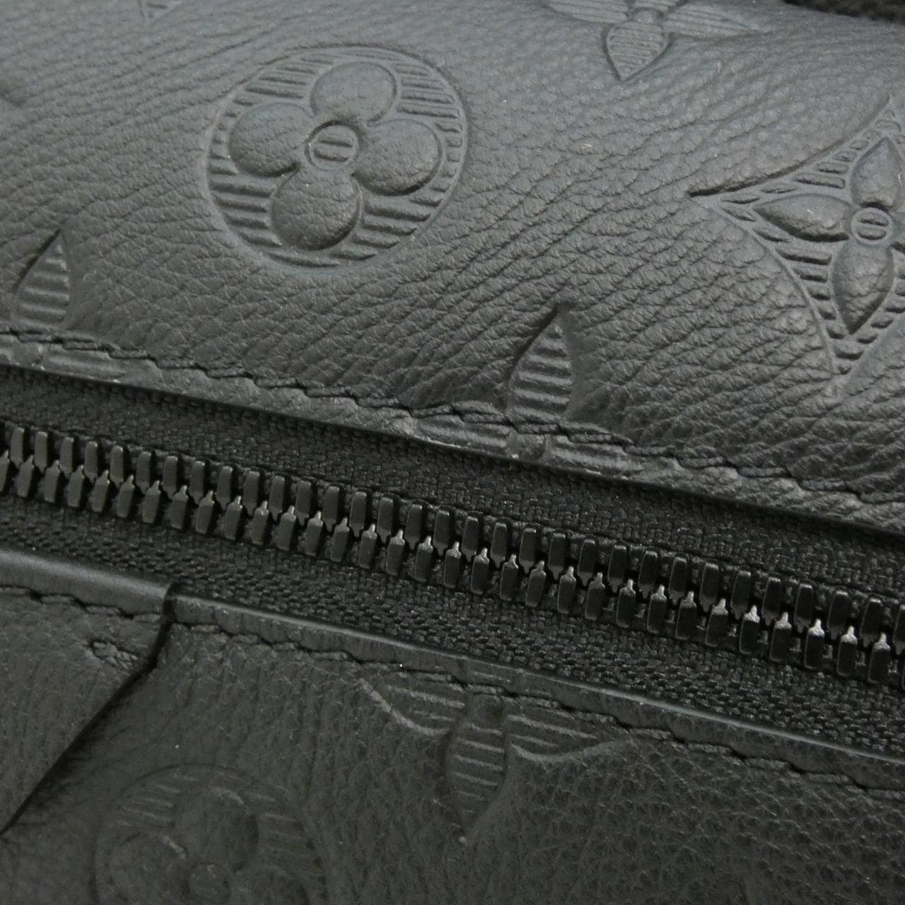 ルイヴィトン モノグラム シャドウ ディスカバリー バックパック PM M46553 リュックサック