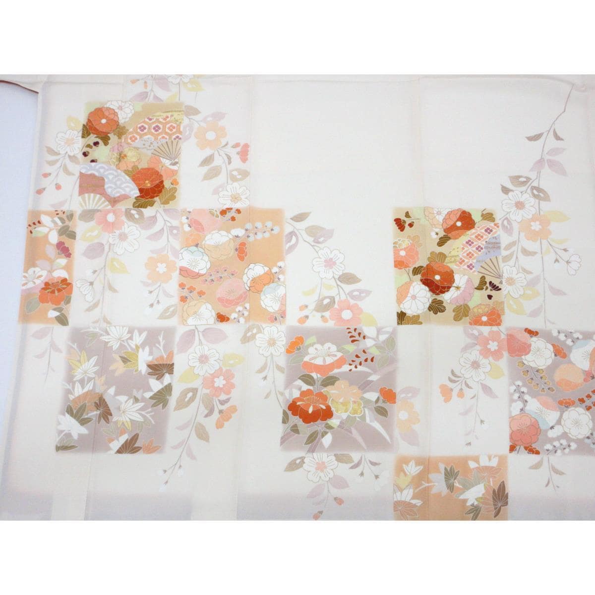 訪問着　友禅金彩加工　刺繍入り