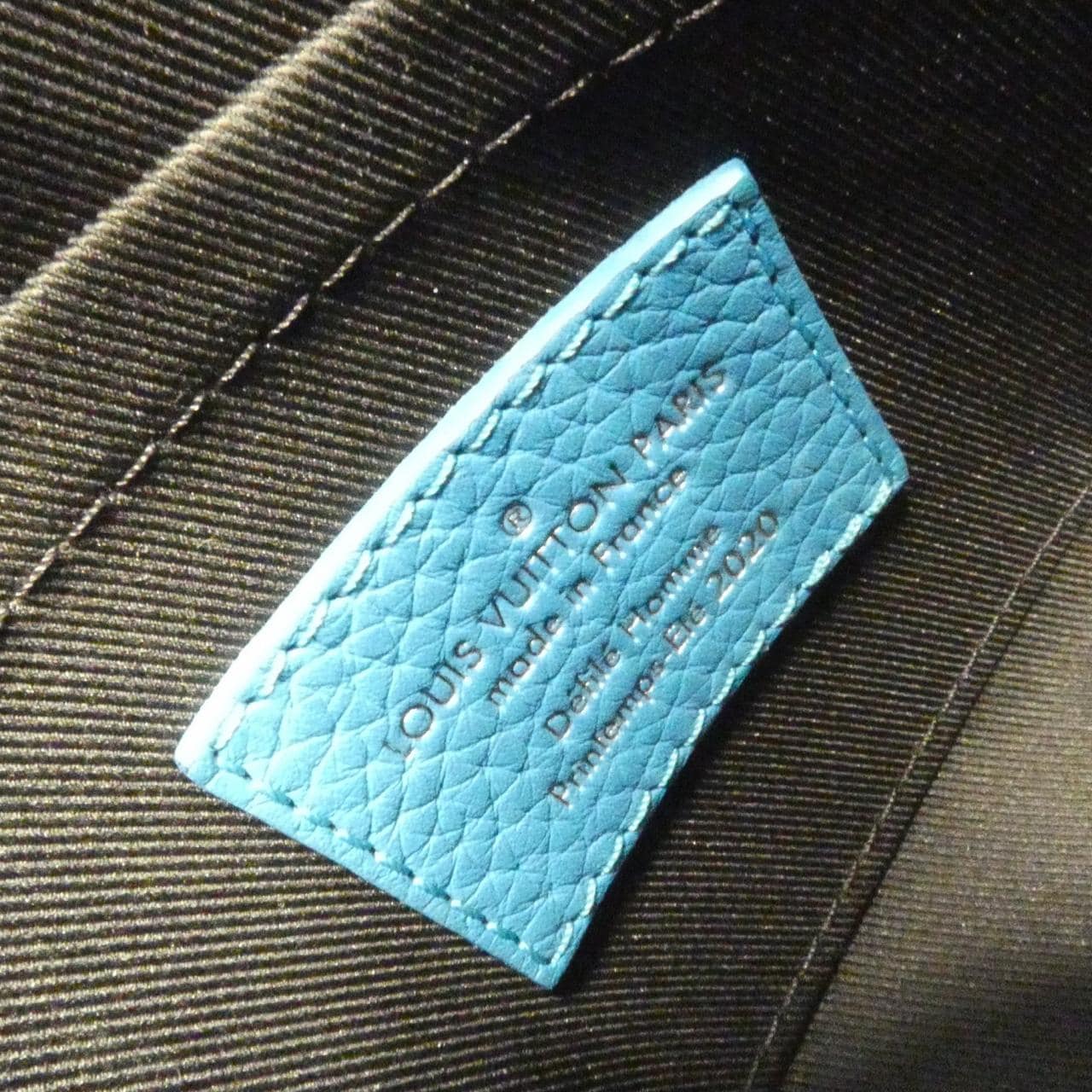 ルイヴィトン トリヨン モノグラム トリアングル メッセンジャー M55925 ショルダーバッグ