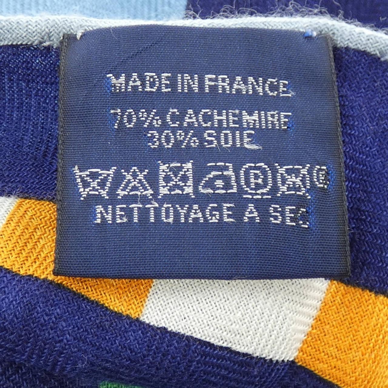 エルメス HERMES BOUCLERIE MODERNE EN CASAQUES H364113S トライアングルジェアン ショール