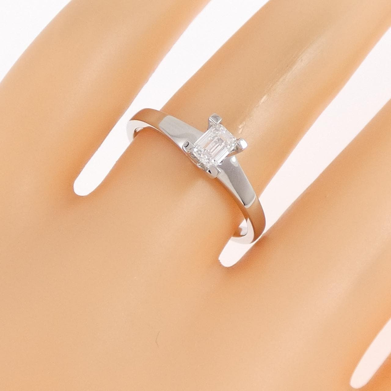 ジーエスティービー ダイヤモンド リング 0.30CT