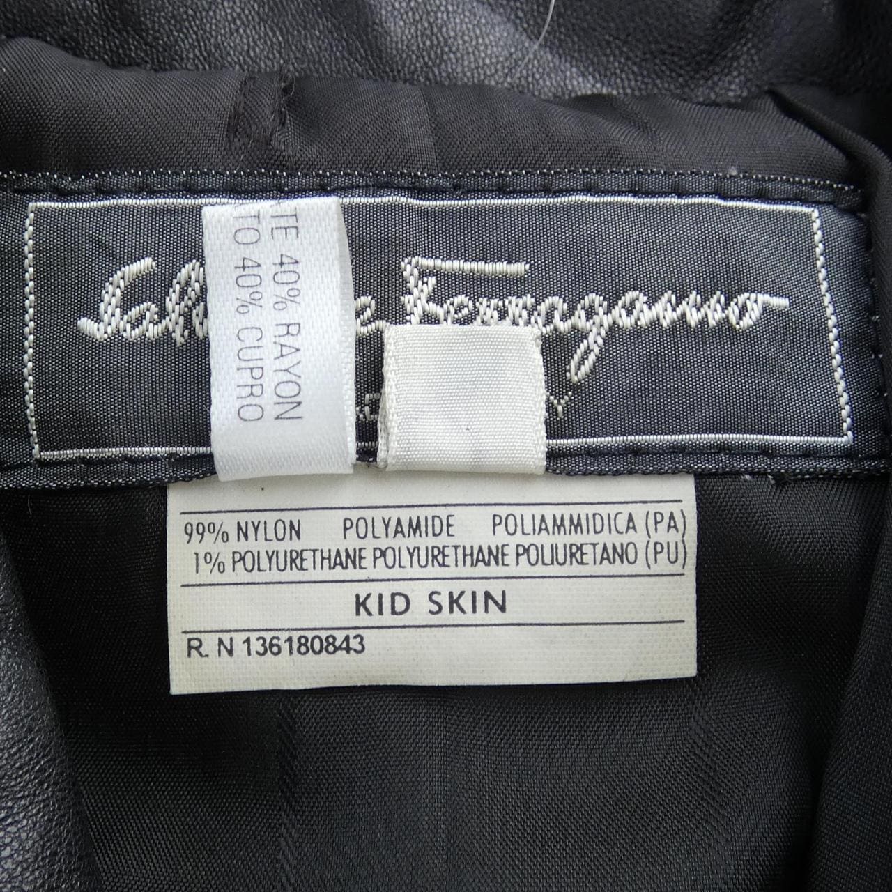 サルヴァトーレフェラガモ SALVATORE FERRAGAMO コート