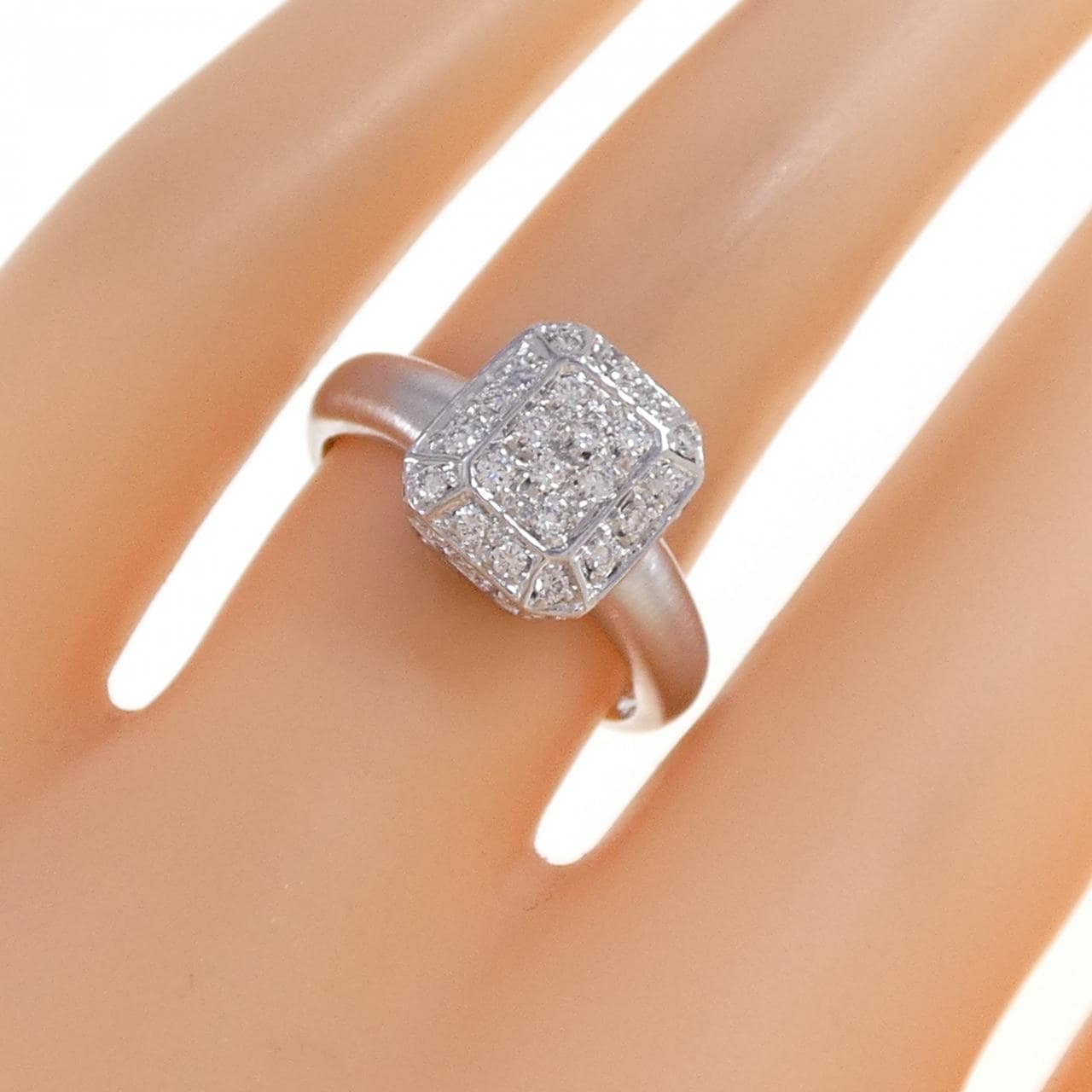750WG ダイヤモンド リング 0.32CT