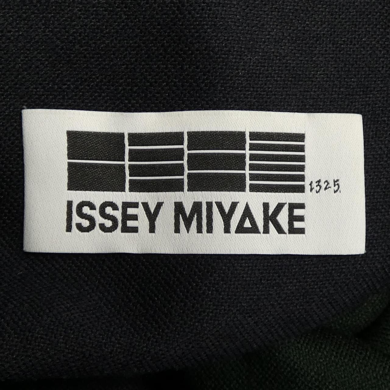 イッセイミヤケ ISSEY MIYAKE IL03FA541 コート