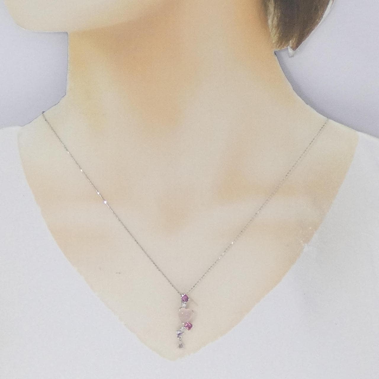 K18WG heart colored stone necklace