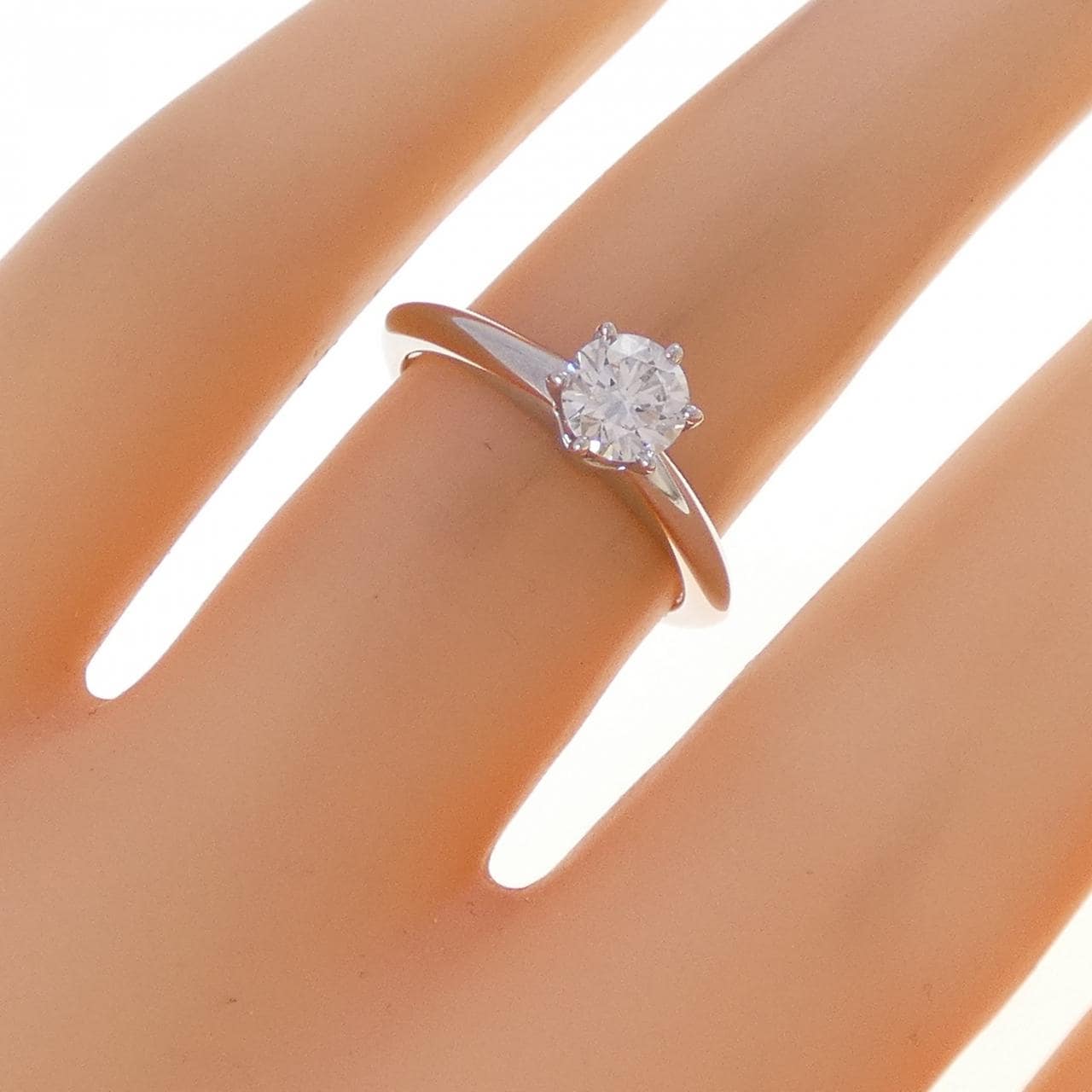 ティファニー クラシックソリティア リング 0.44CT G VS2 3EXT