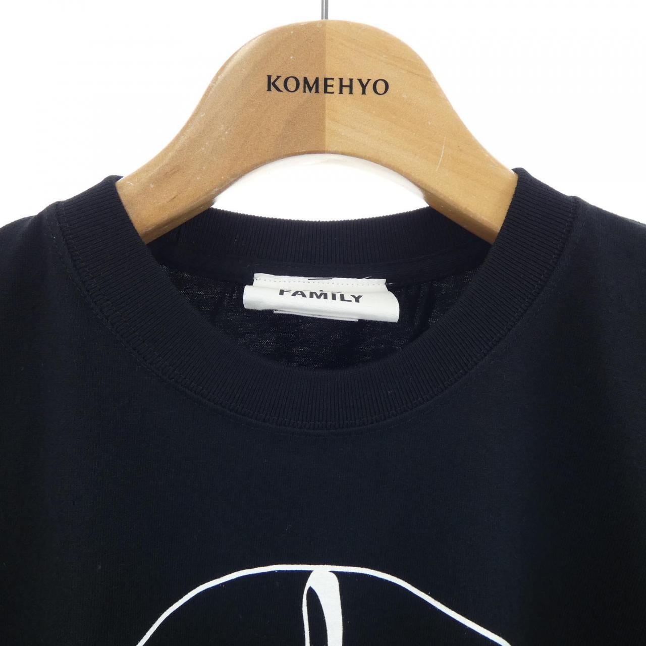 ONE BIG FAMILY Tシャツ