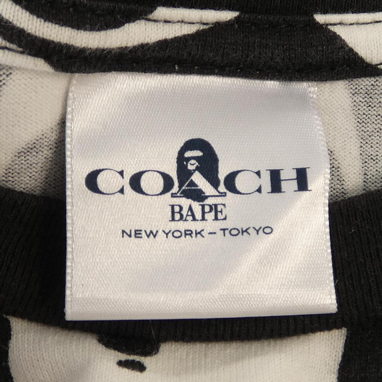 アベイシングエイプ A BATHING APE COACH Tシャツ