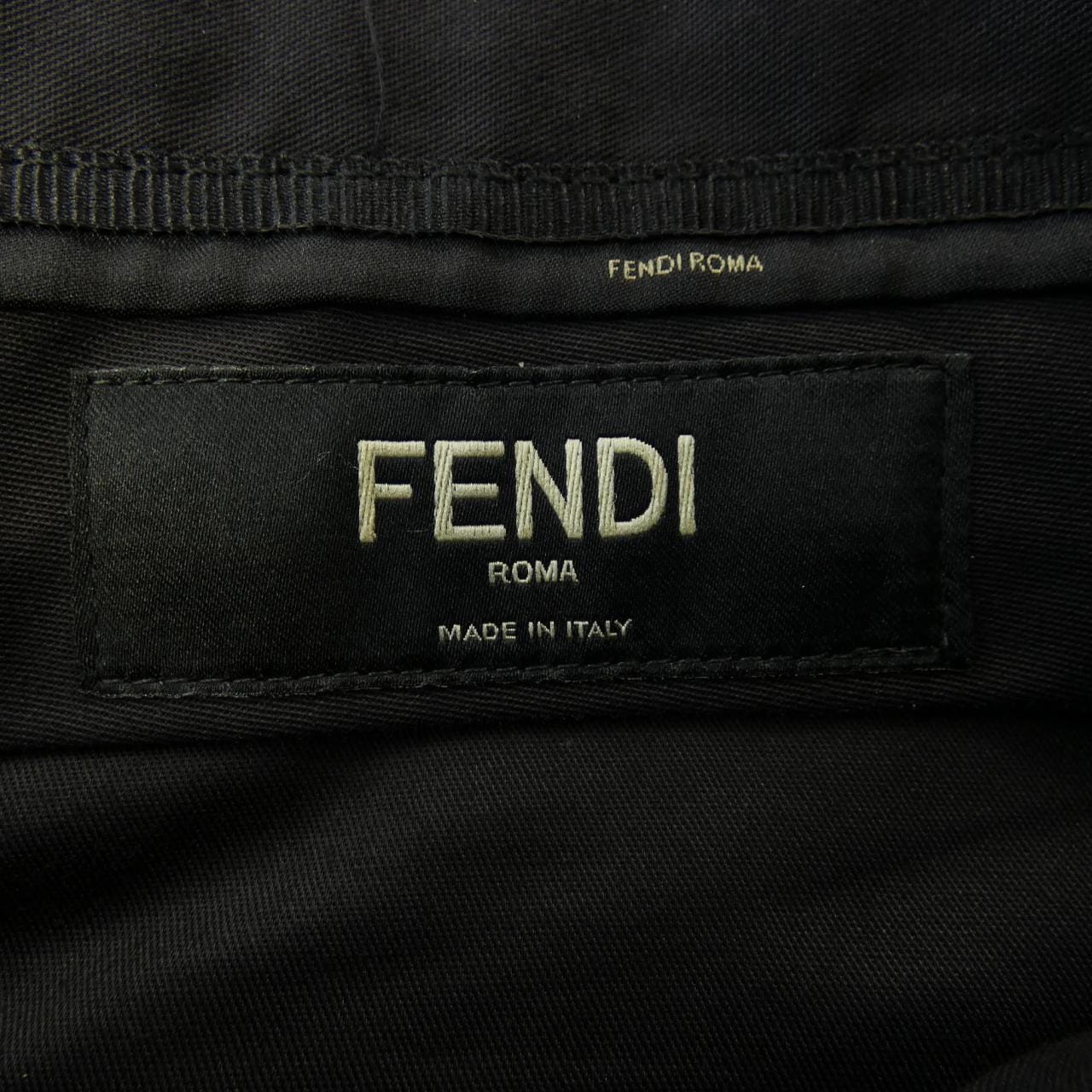 フェンディ FENDI FB0521 AKCC ショートパンツ