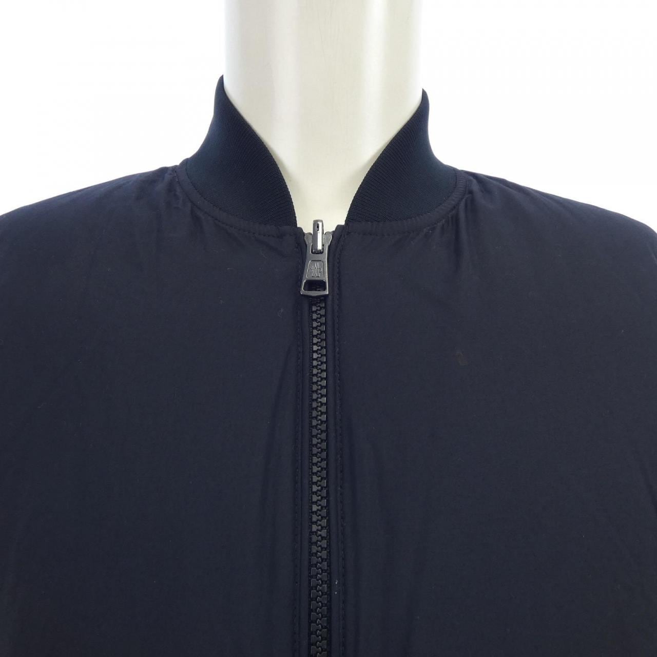 モンクレール MONCLER ダウンジャケット