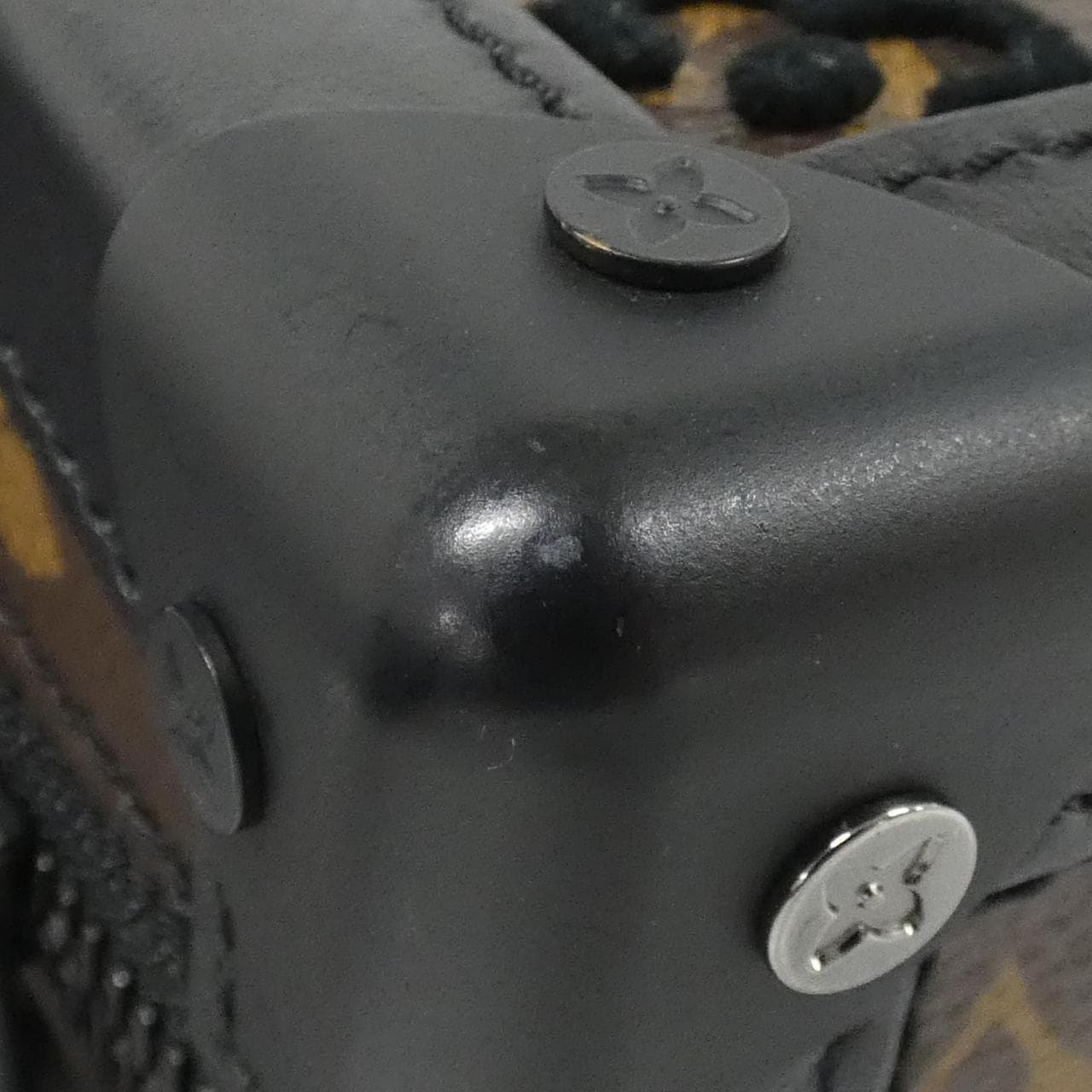 ルイヴィトン モノグラム タフタージュ ヴァーティカル ソフトトランク M45044 ショルダーバッグ