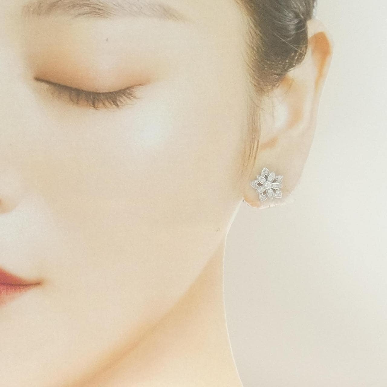 ヴァンクリーフ&アーペル ロータス ミニ ピアス