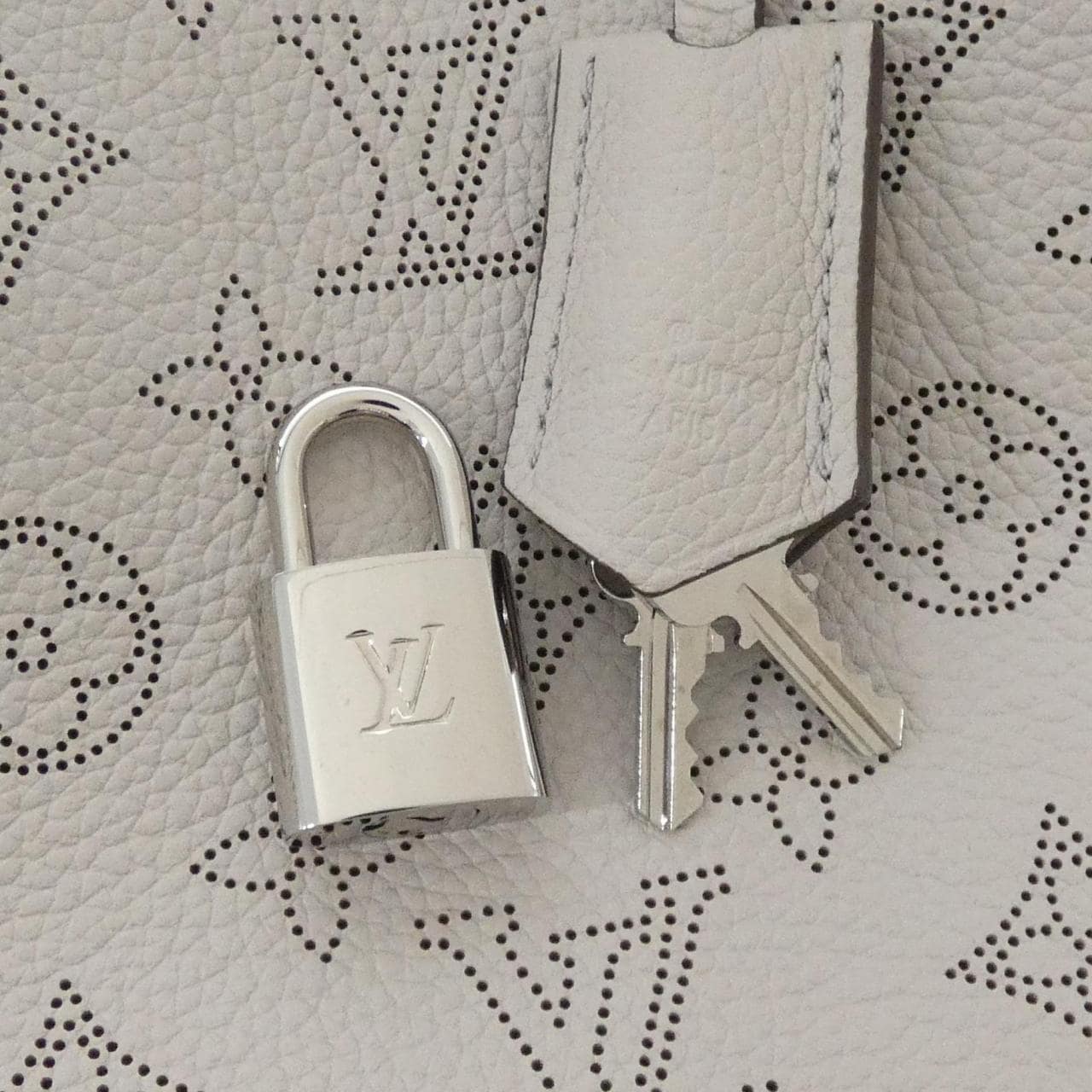 ルイヴィトン マヒナ ムリア M57526 ショルダーバッグ