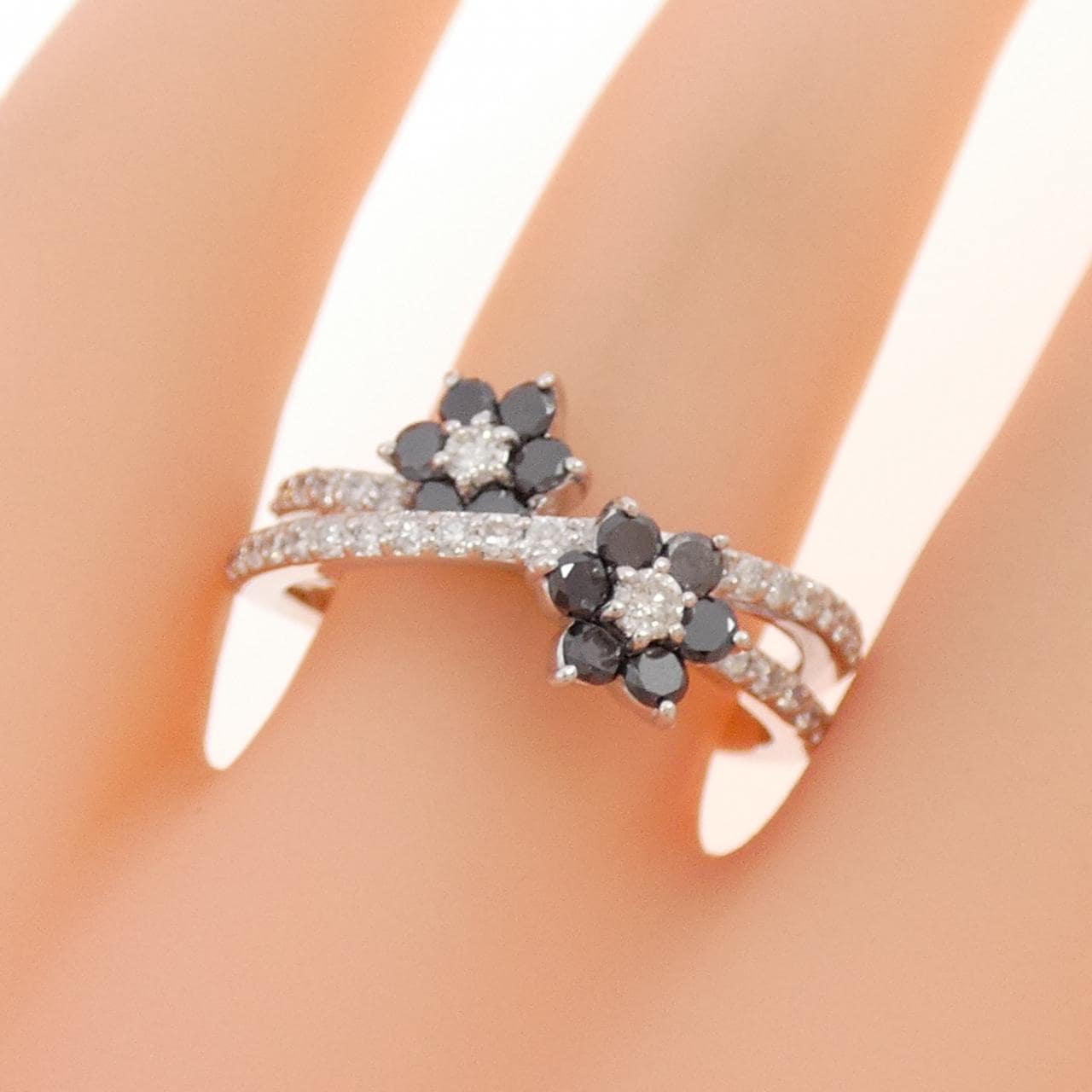 K18WG フラワー ダイヤモンド リング 0.42CT