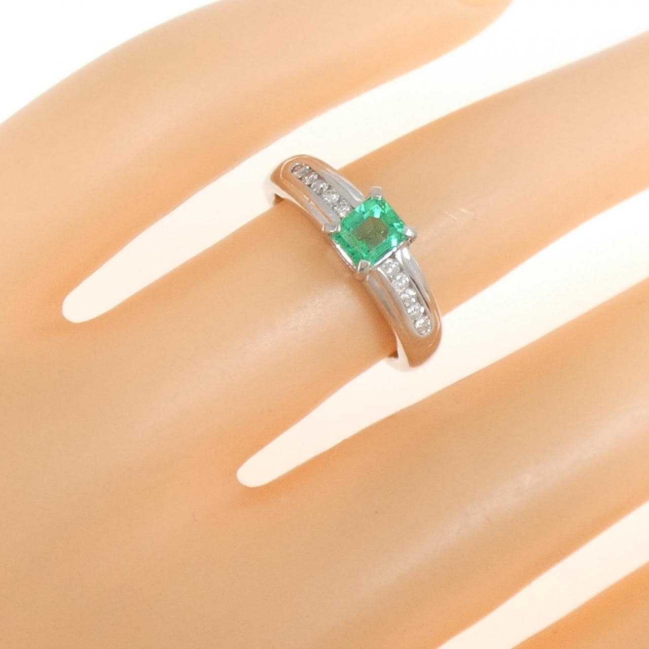 PT900 エメラルド リング 0.34CT