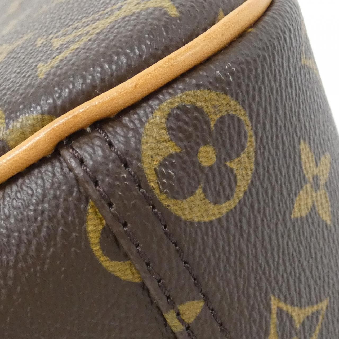 ルイヴィトン モノグラム トゥルーヴィル M42228 バッグ