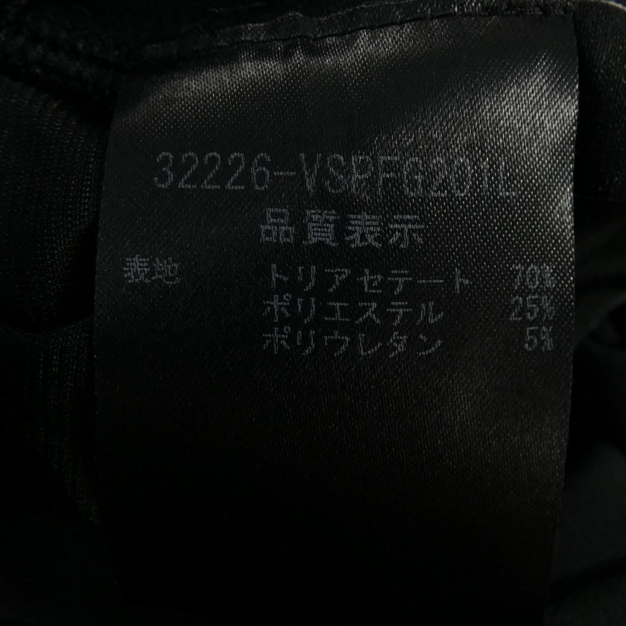 ベロアノワールbyフォクシー VELOUR NOIR by FOXEY　N.Y 32226 ショートパンツ