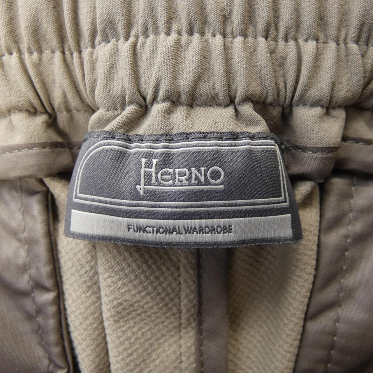 ヘルノ Herno パンツ
