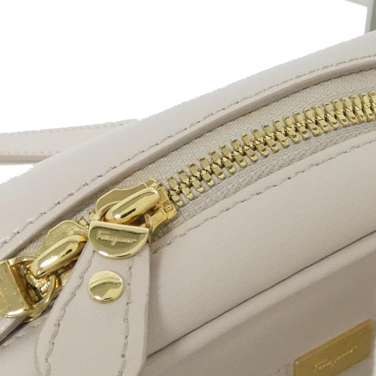 サルヴァトーレフェラガモ CITY 21 H006 ショルダーバッグ