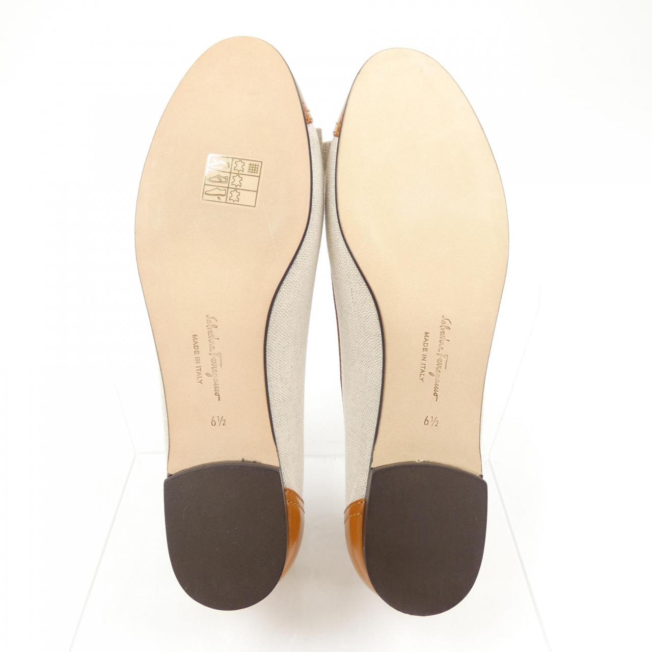 サルヴァトーレフェラガモ SALVATORE FERRAGAMO フラットシューズ