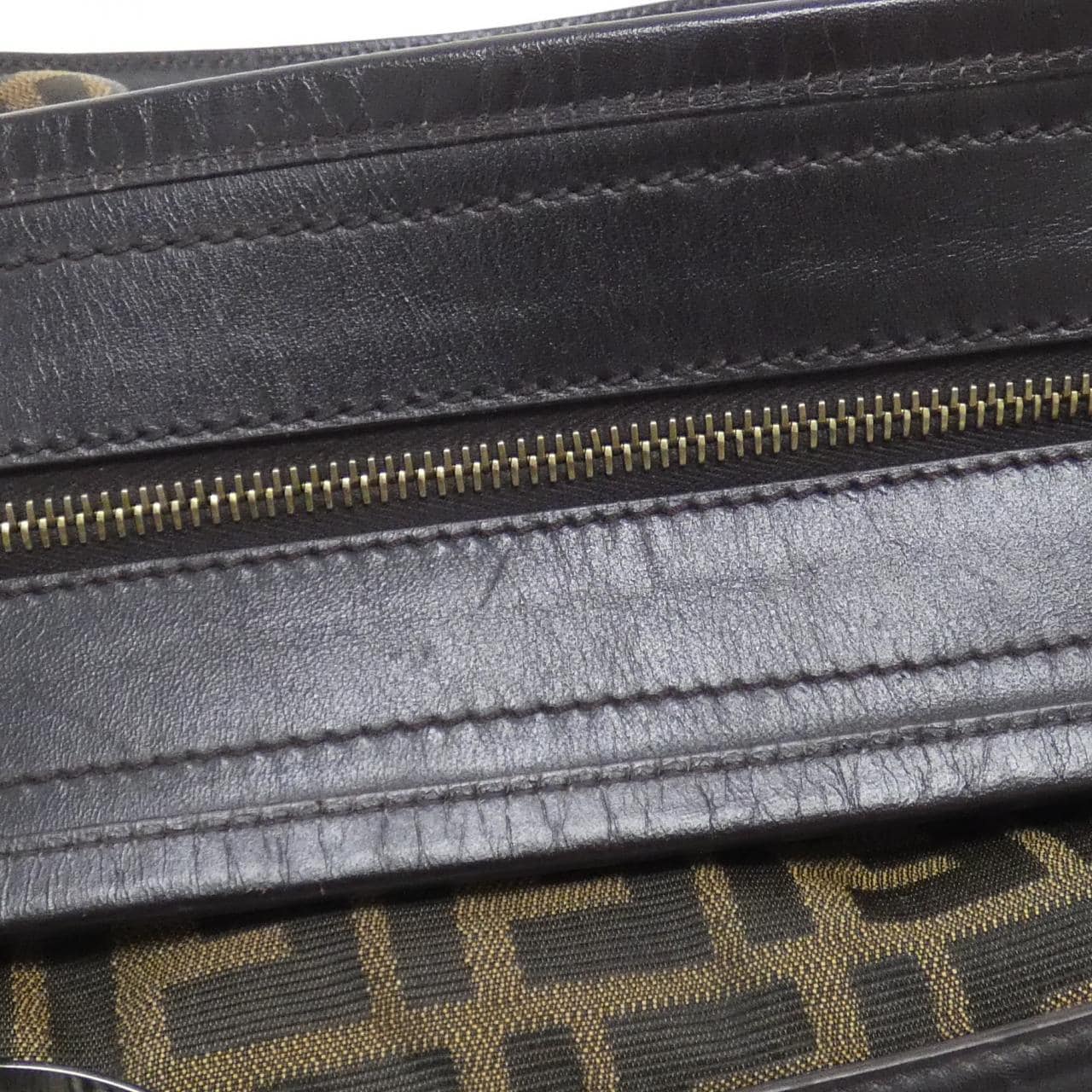 【ヴィンテージ】フェンディ 8BH186 JWU ショルダーバッグ