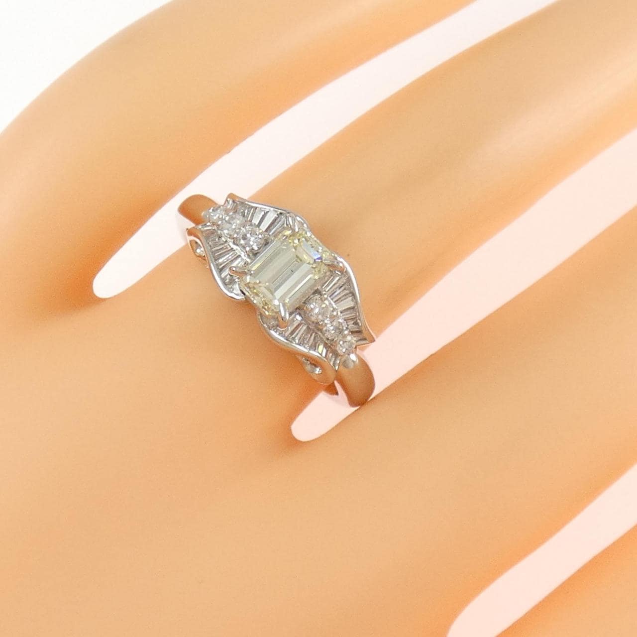 PT900 ダイヤモンド リング 0.742CT