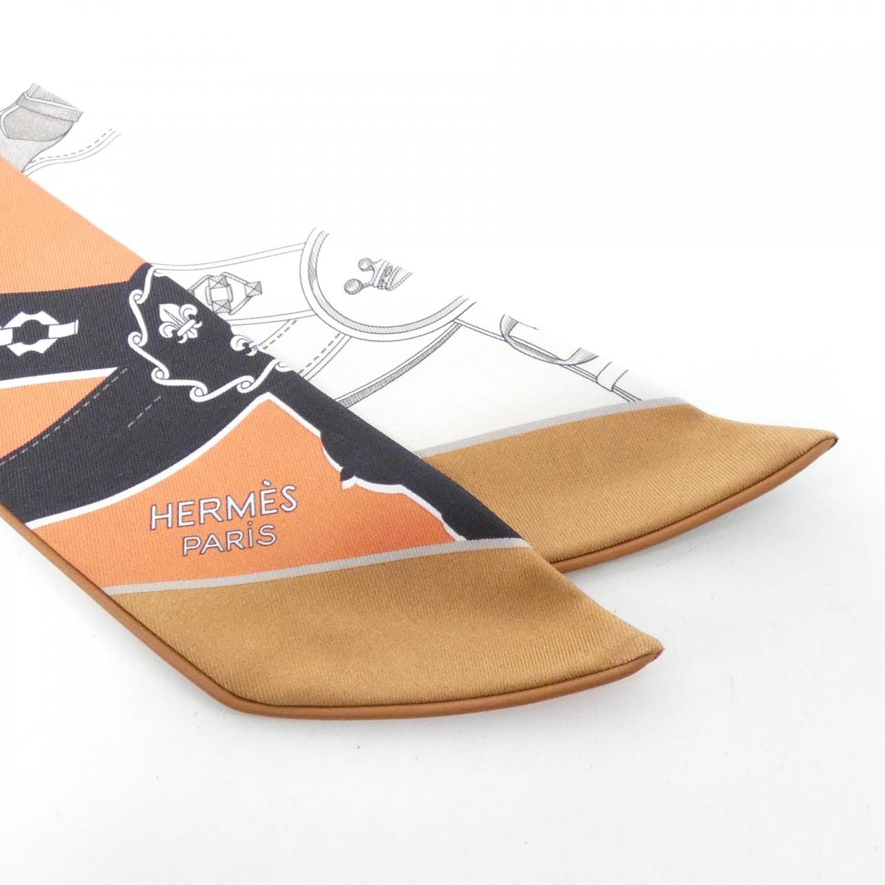 エルメス LA PROMENADE DU MAIN FOEVER ツイリー 064289S スカーフ