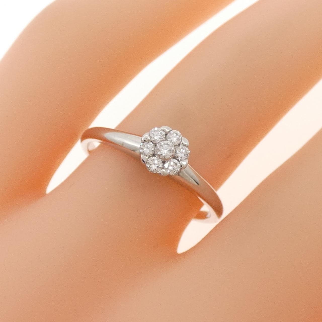 K18WG フラワー ダイヤモンド リング 0.15CT