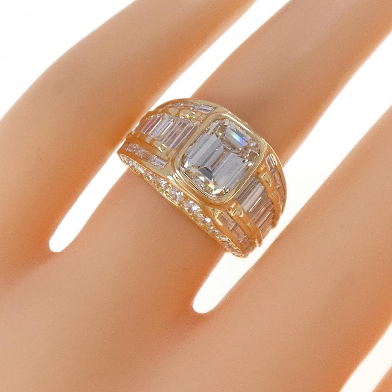 K18YG ダイヤモンド リング 2.280CT M VS2 エメラルドカット