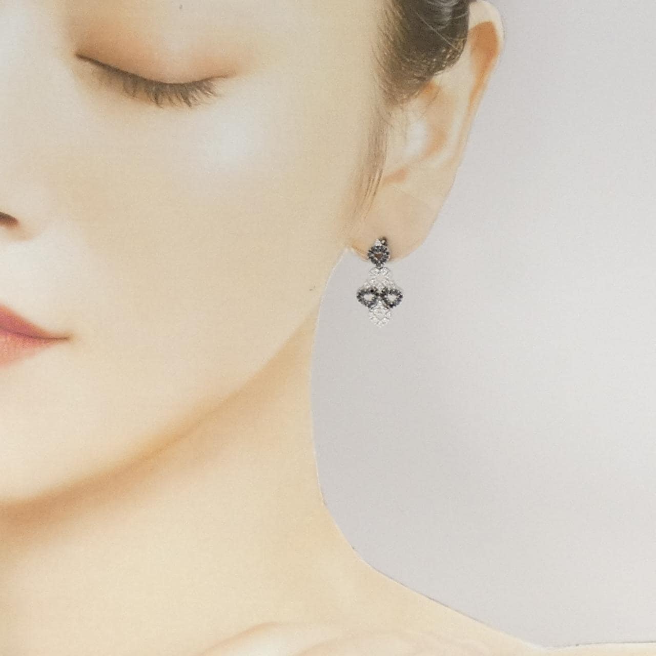 K18WG/K18BG ハート ダイヤモンド ピアス 0.356CT