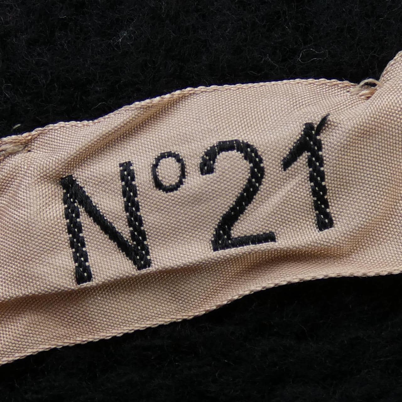 ヌメロヴェントゥーノ N°21 ニット