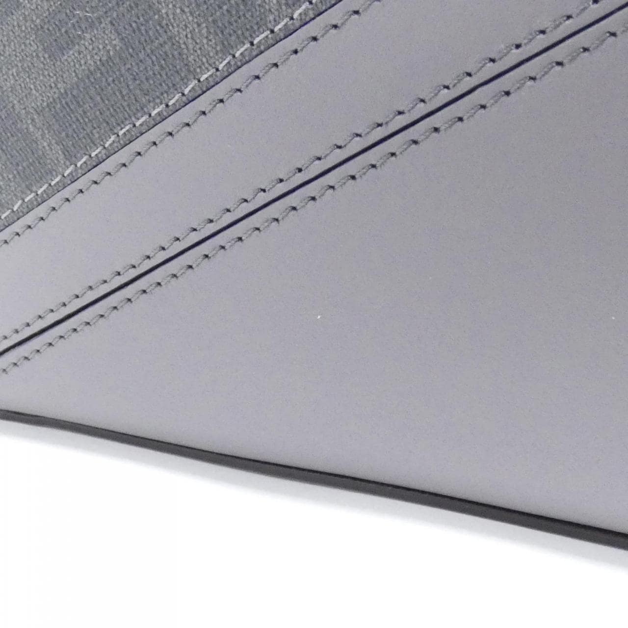 フェンディ CAMARA CASE 7M0286 AJF8 ショルダーバッグ