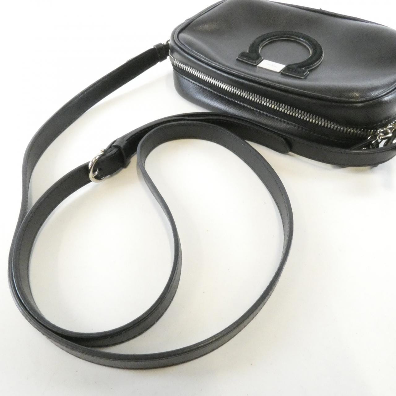 サルヴァトーレフェラガモ 21 H328 ショルダーバッグ