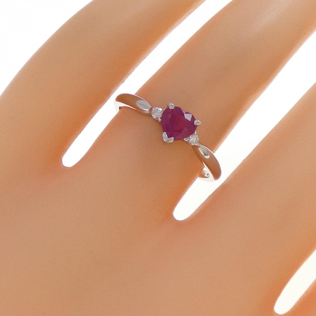 PT900 ハート ルビー リング 0.63CT