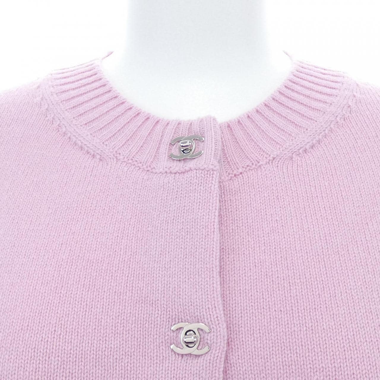 シャネル CHANEL ターンロック P77867K11243 カーディガン
