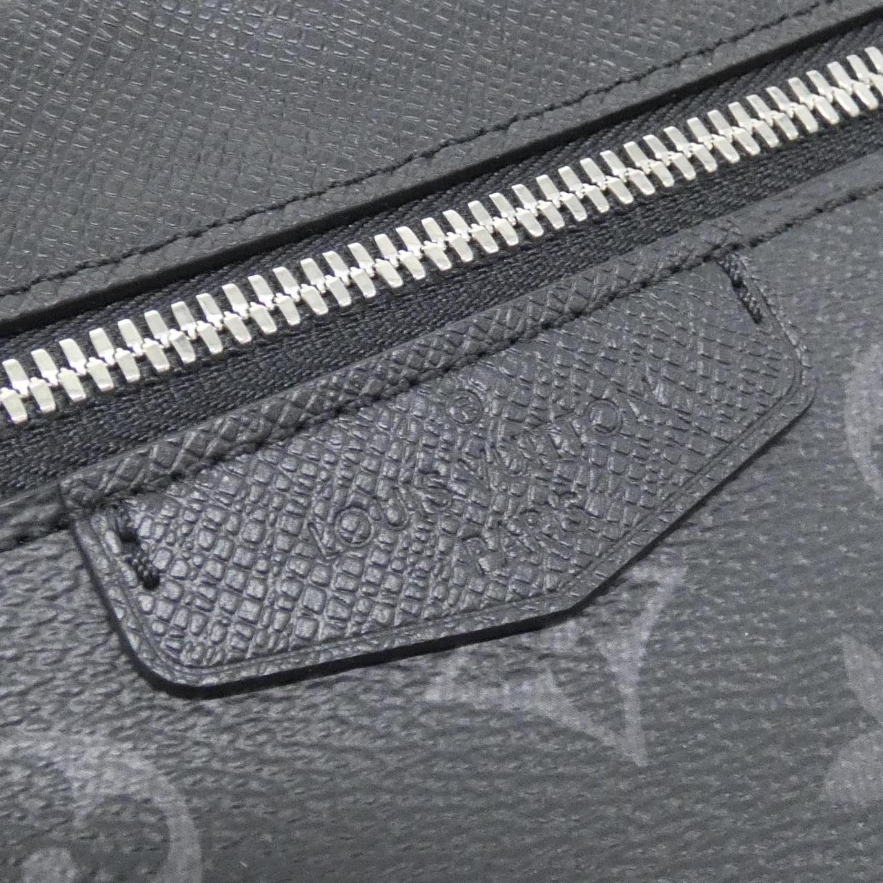 ルイヴィトン タイガ ラマ アウトドア メッセンジャー PM M30233 ショルダーバッグ