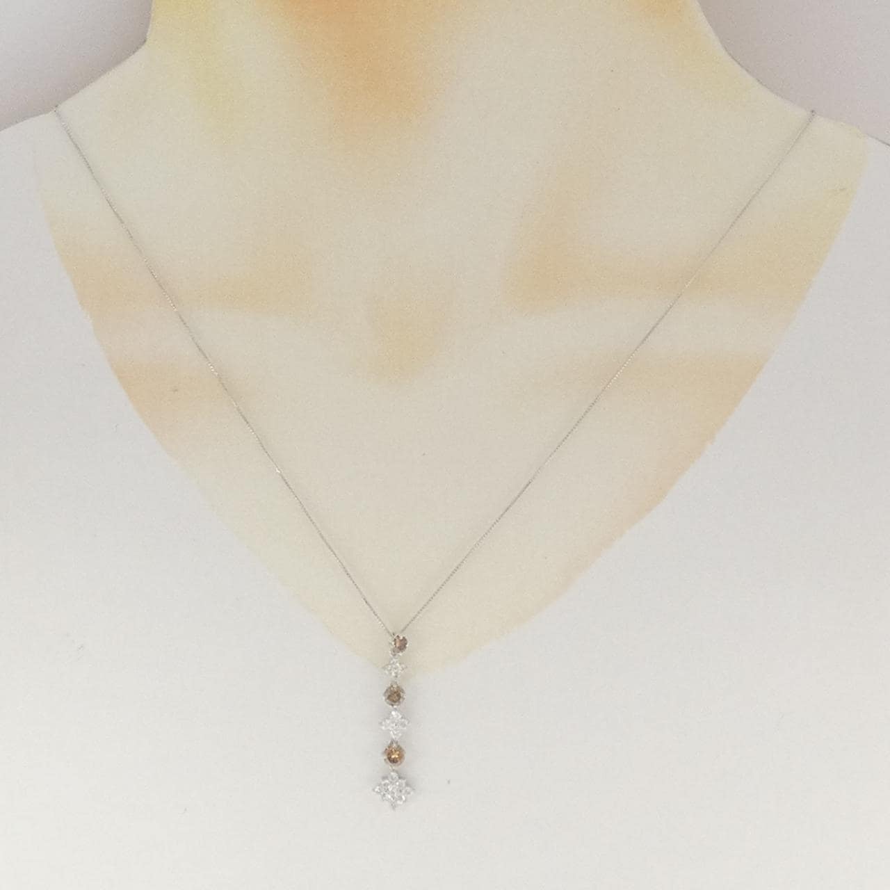 K18WG フラワー ダイヤモンド ネックレス 1.32CT