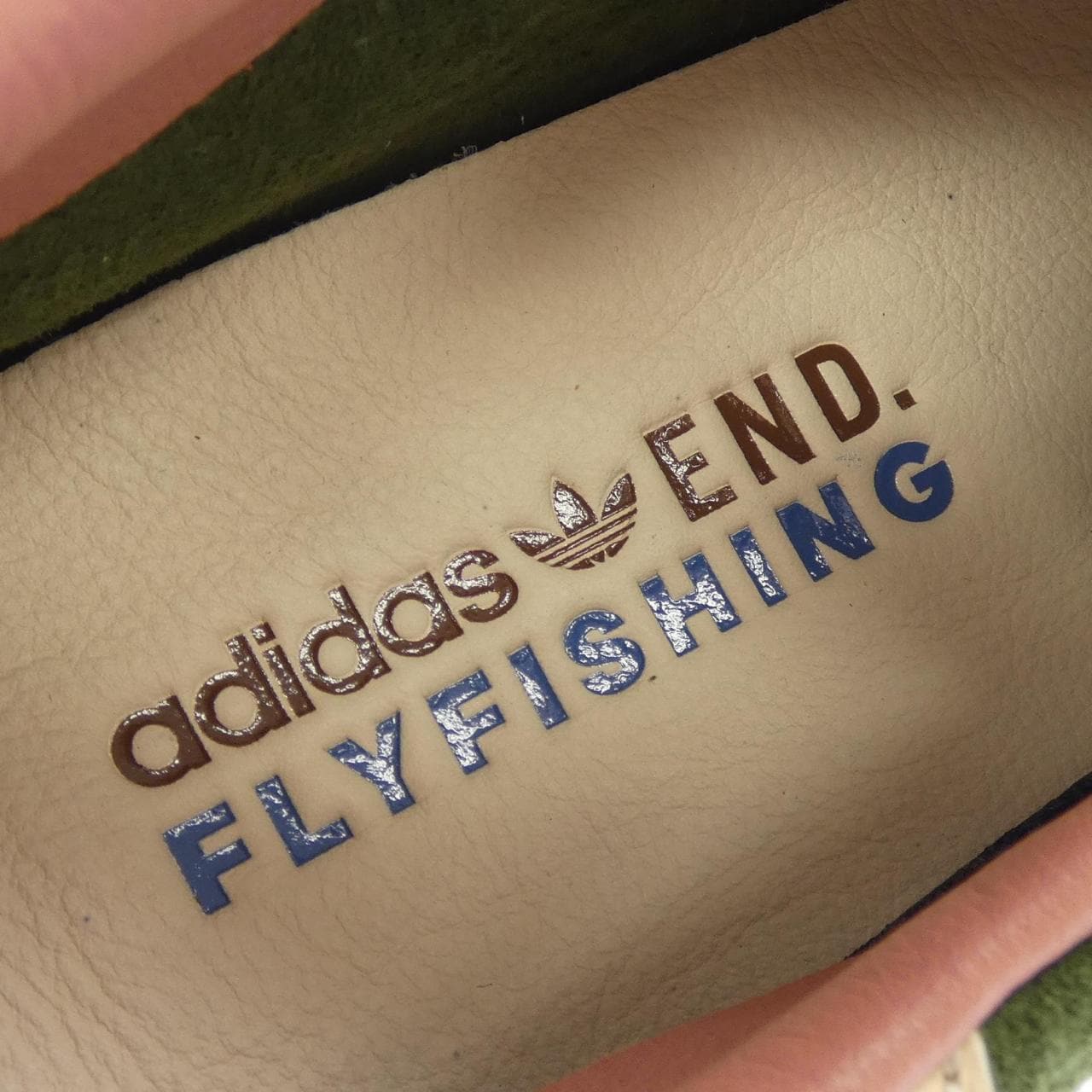 アディダス ADIDAS ID5419/TOBACCO END スニーカー