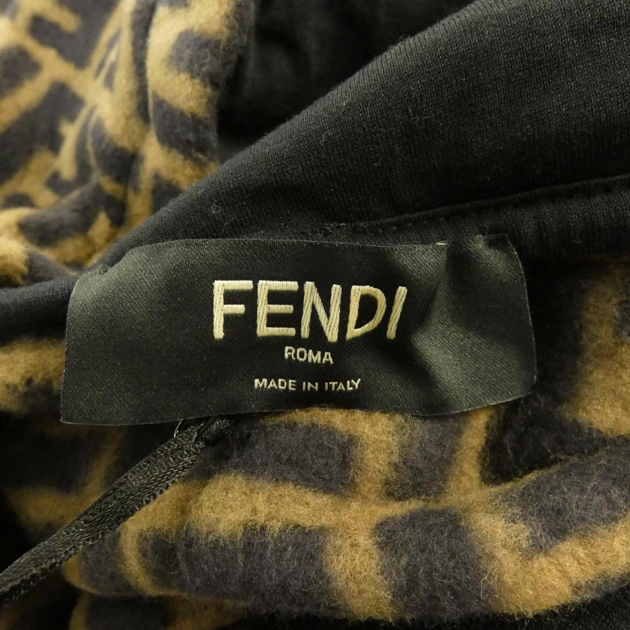 フェンディ FENDI FAF533 A68X パーカー