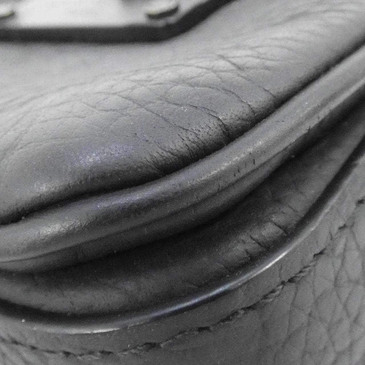 ルイヴィトン トリヨン モノグラム Sロック ヴェルティカル ウエアラブル ウォレット M81524 ショルダーバッグ