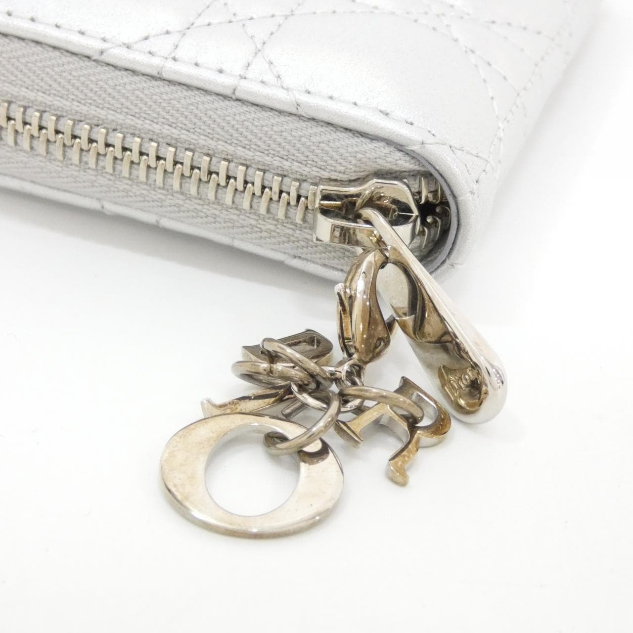 クリスチャンディオール レディ ディオール ヴォワヤジュール S0985PNHN コインケース